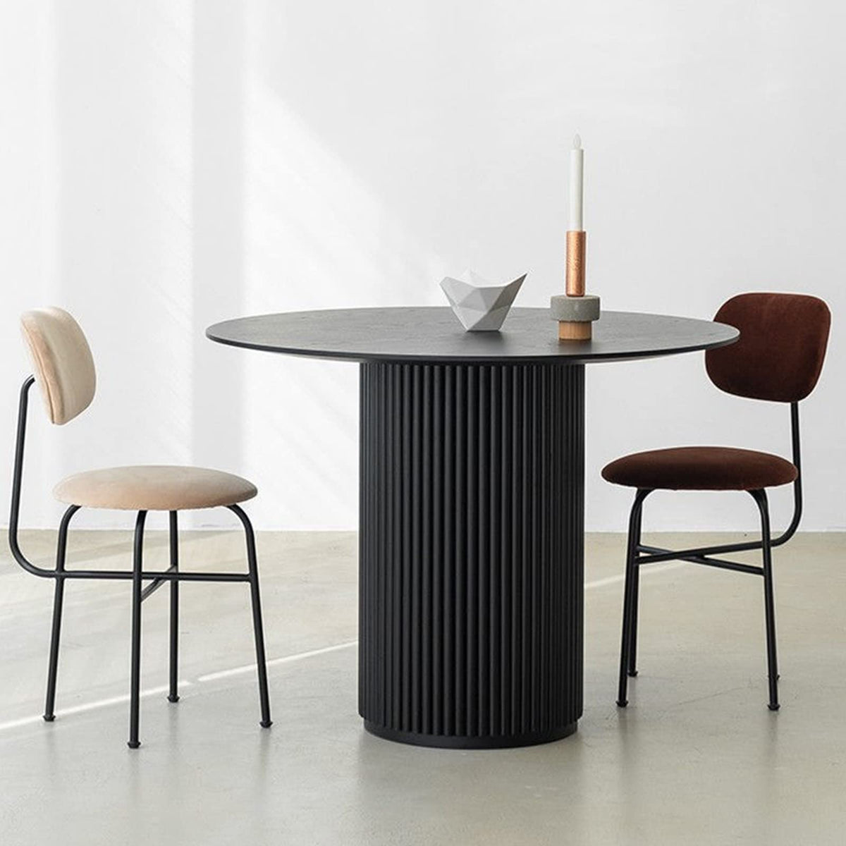 Black Pine Wood Round Dining Table A71842