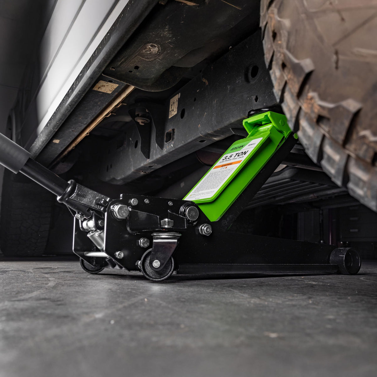 3.5-Ton Steel Low Profile Floor Jack M622